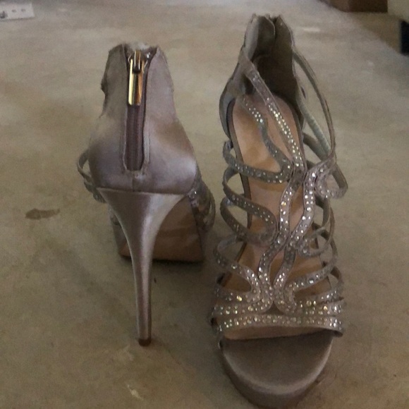 Le Chateau high heels - Picture 3 of 3